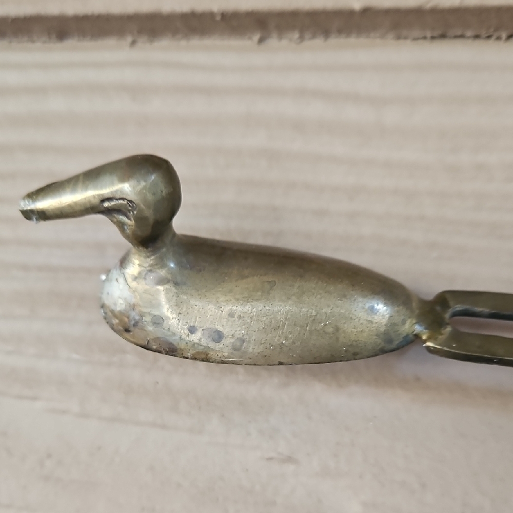 VINTAGE  BRASS  DUCK  WOOD  HANDLE  CANDLE SNUFFER